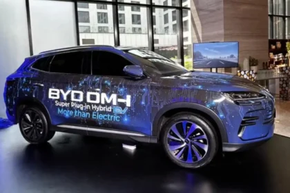 BYD Seal U plug-in hybrid SUV featuring DM-i technology and premium SUV styling
