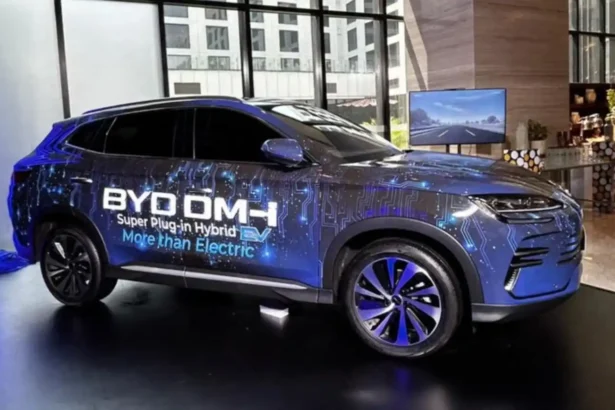 BYD Seal U plug-in hybrid SUV featuring DM-i technology and premium SUV styling