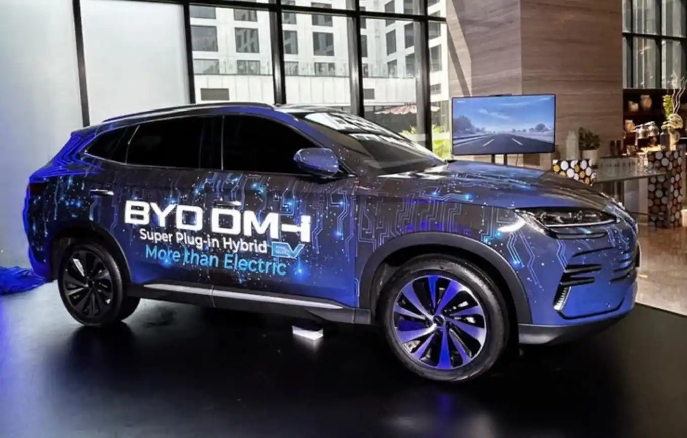 BYD Seal U plug-in hybrid SUV featuring DM-i technology and premium SUV styling