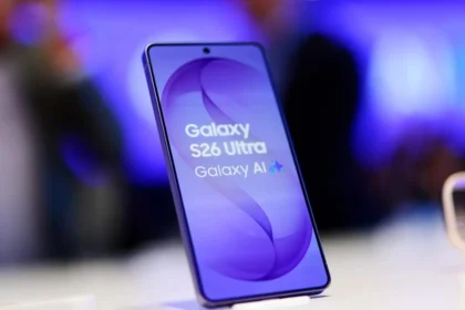 Samsung Galaxy smartphone displaying Android 17 and One UI 9 interface with Gemini Intelligence features