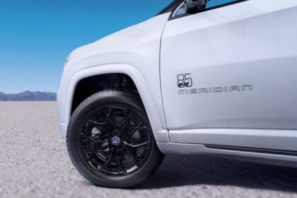 Jeep Meridian 85th Anniversary Edition featuring gloss black alloy wheels and exclusive anniversary styling.